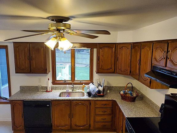 5th image of 715 Paige Cir