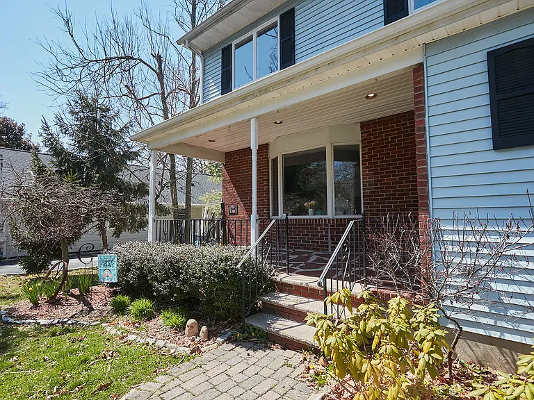 34 Berrien Ave — Photo 34