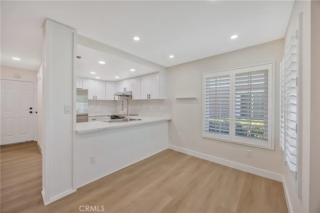 2 bed, 2.5 bath, 1372 sqft, $4,100 — Photo 2