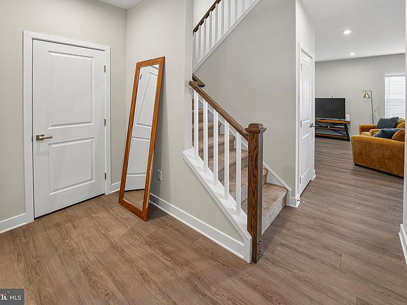 4th image of 217 Cornwall Dr