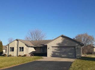 1027 Mill Pond Ln, Neenah, WI 54956