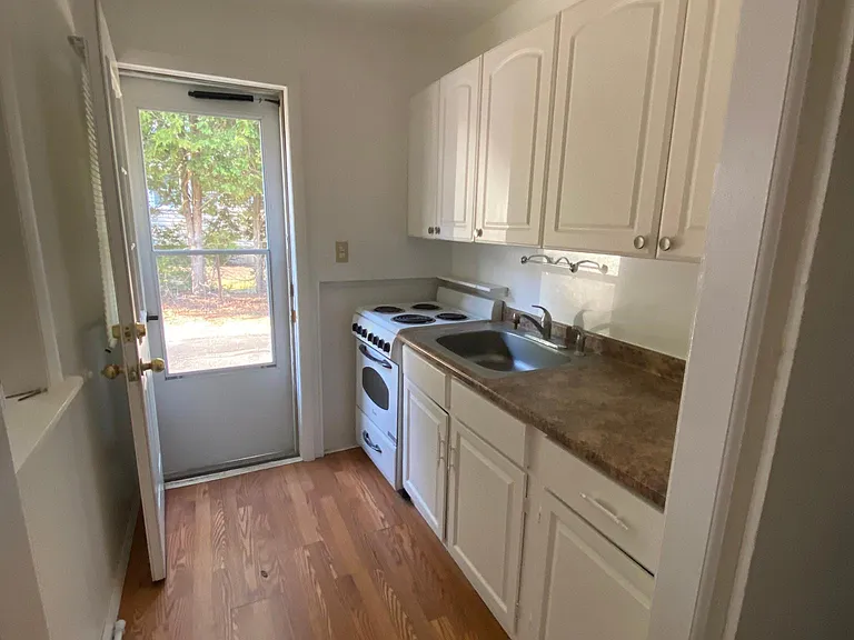 16 Melnick Pl #A — Photo 4