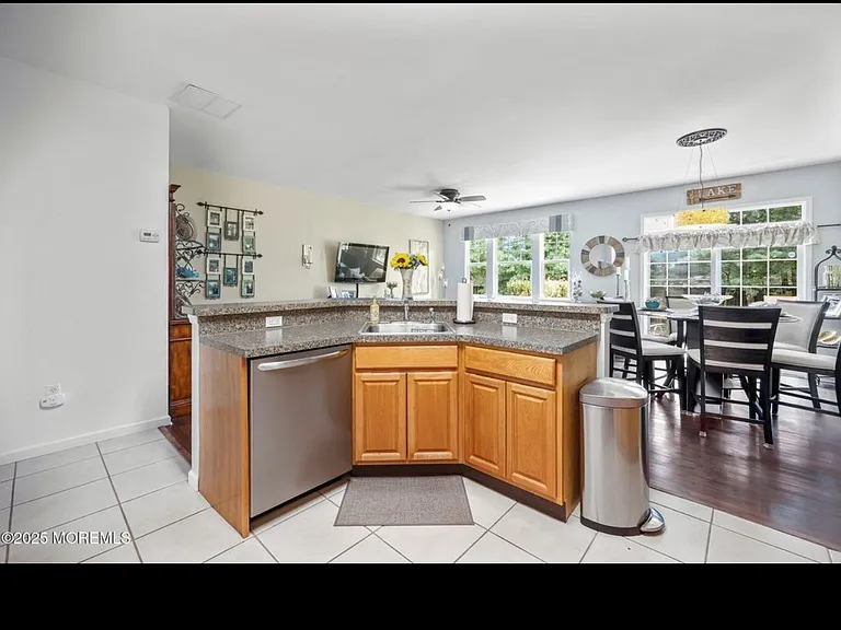 100 Pine St #9 — Photo 17