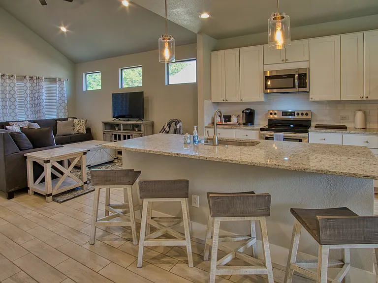 1247 Greenhill Dr — Photo 16