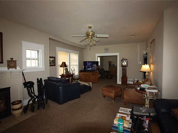 5th image of 820 S Lindsay St