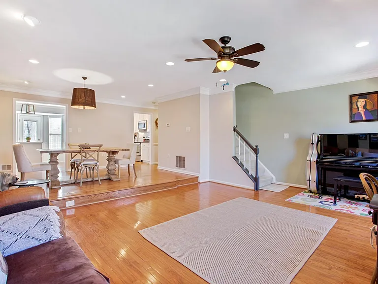 Luxurious townhouse living in Burke
