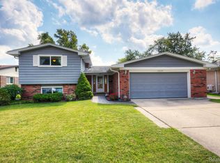 43639 Arlington Rd, Canton, MI 48187