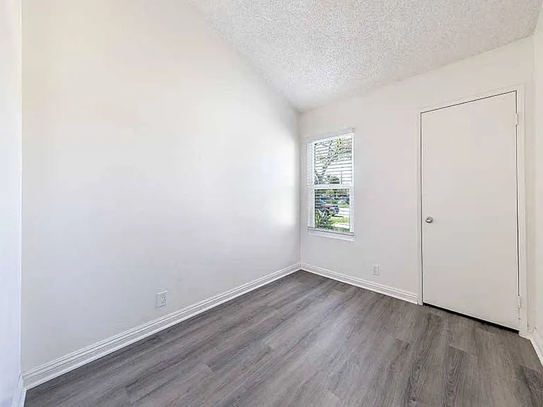 Park Place Apartments — Photo 65