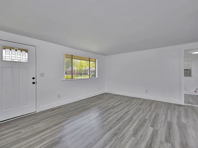 6314 Holbrook Dr — Photo 23
