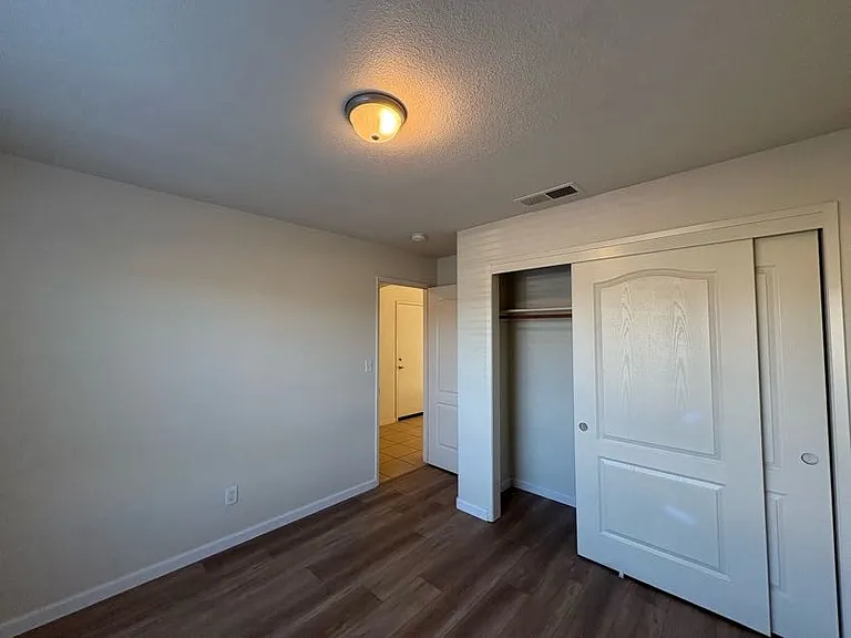 2443 N Shoemaker Ave — Photo 7