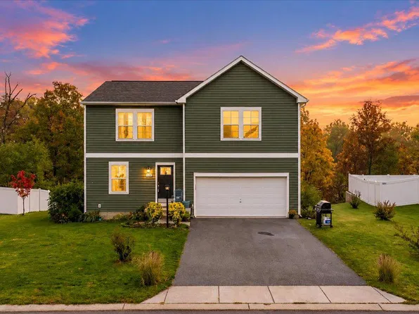 233 Eurasian Dr, Bunker Hill, WV 25413