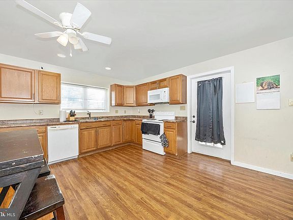 4th image of 241 N Franklin St