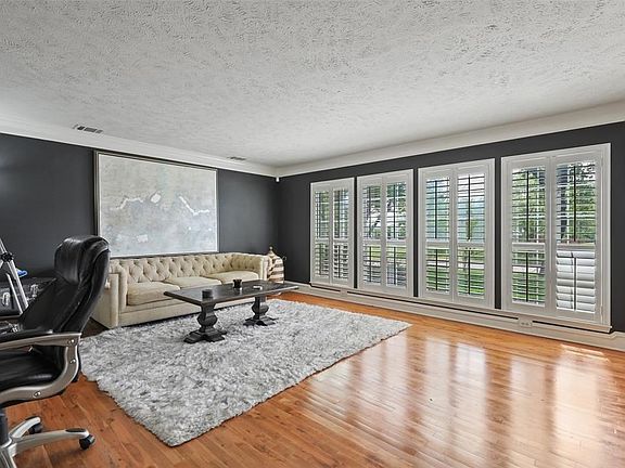 5th image of 2910 Wembley Ct
