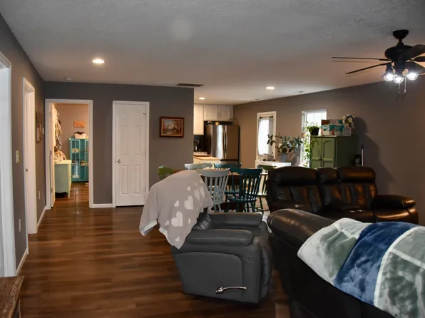 617 S Allen St, Centralia, MO 65240