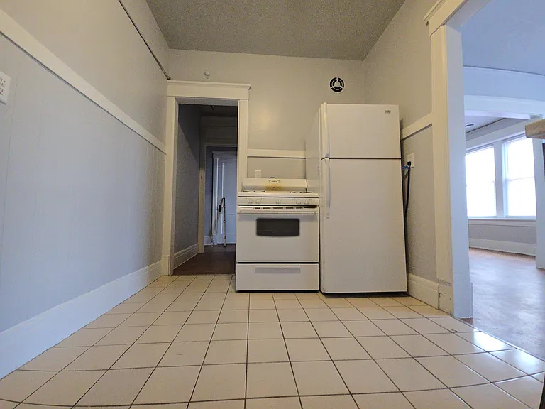 206 E Howard St #4 — Photo 8