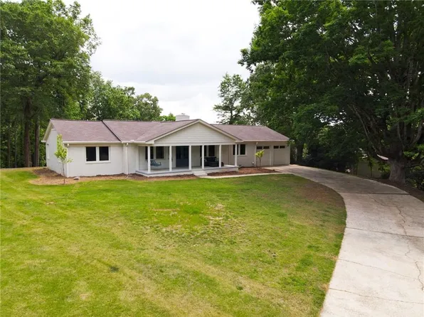 745 NW Honeysuckle Rd, Gainesville, GA 30501