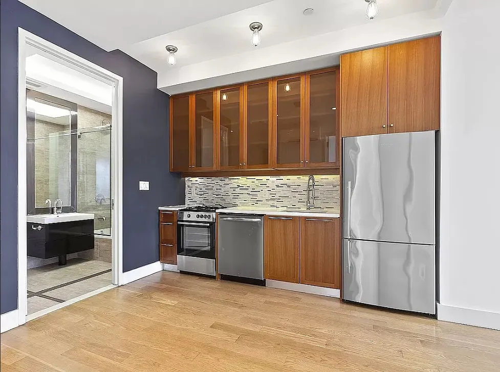 573 Metropolitan Avenue — Photo 3