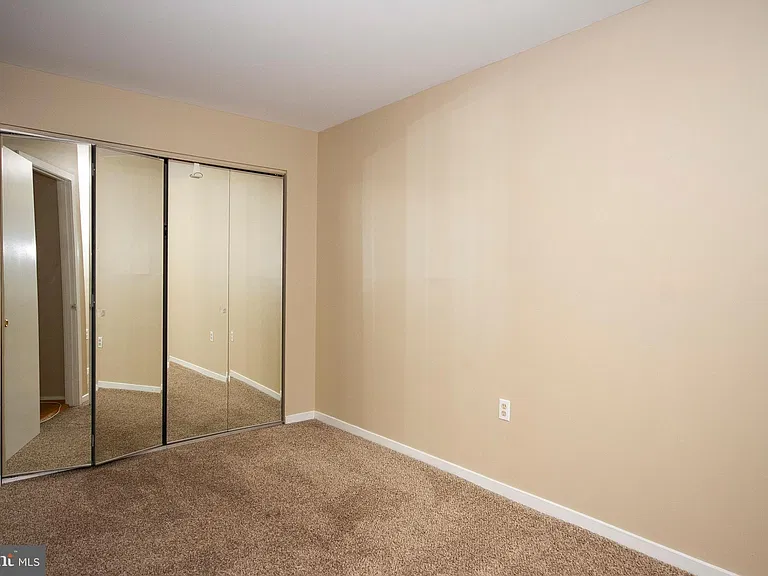10 W Lee St #B-R72 — Photo 19