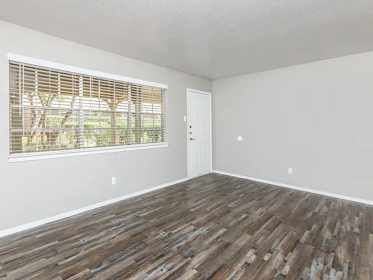 Camelot Apartments — Photo 43