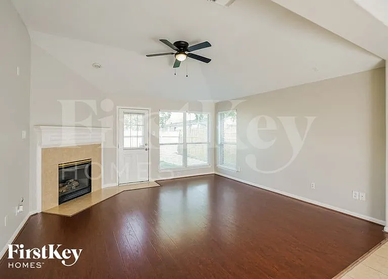3310 Rainport Dr — Photo 3