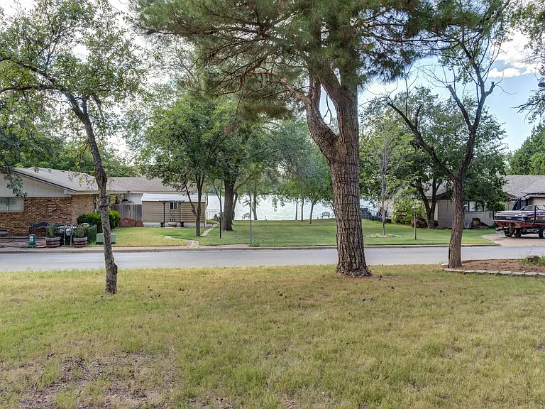 58 E Lakeshore Dr — Photo 9