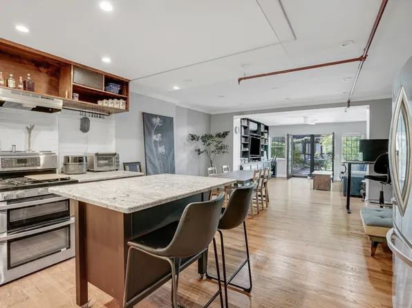 205 Edgecombe Avenue image 2 of 20