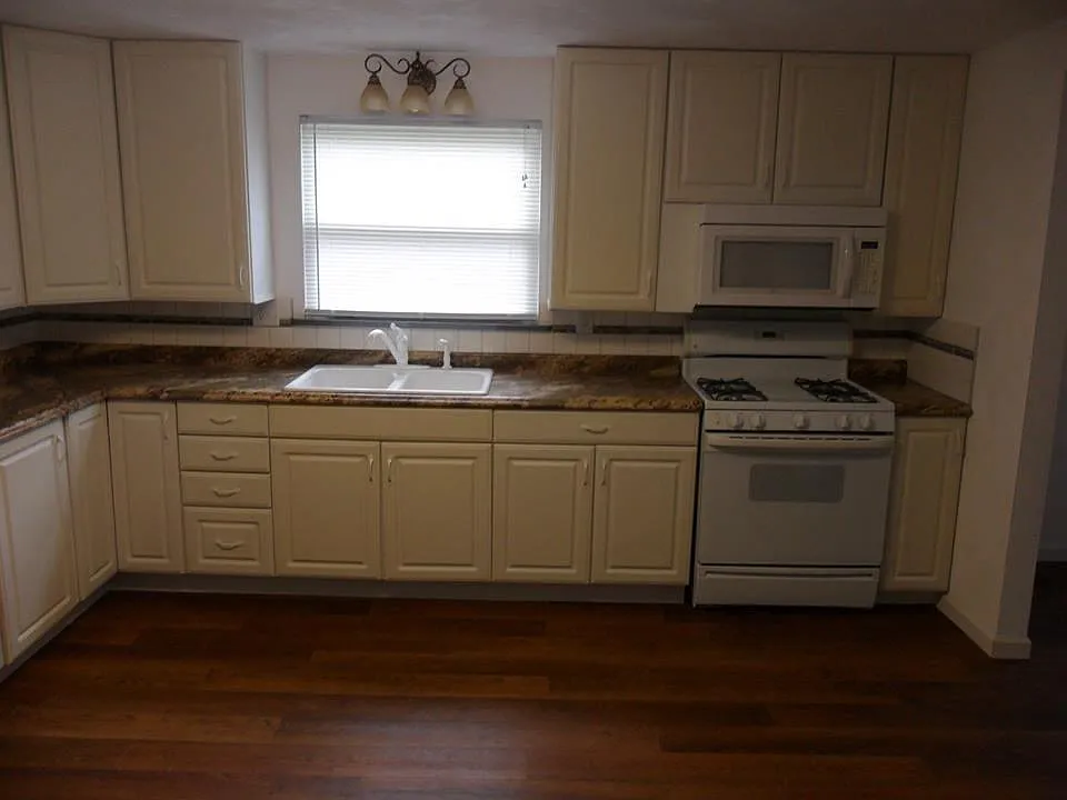 124 Lochmann Ln photo 1