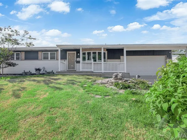 1305 Night Dr, Florissant, MO 63031