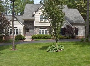 9671 Fairway Dr, Pinckney, MI