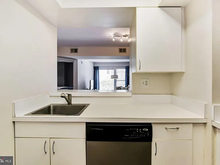601 Pennsylvania Ave NW #211 — Photo 10