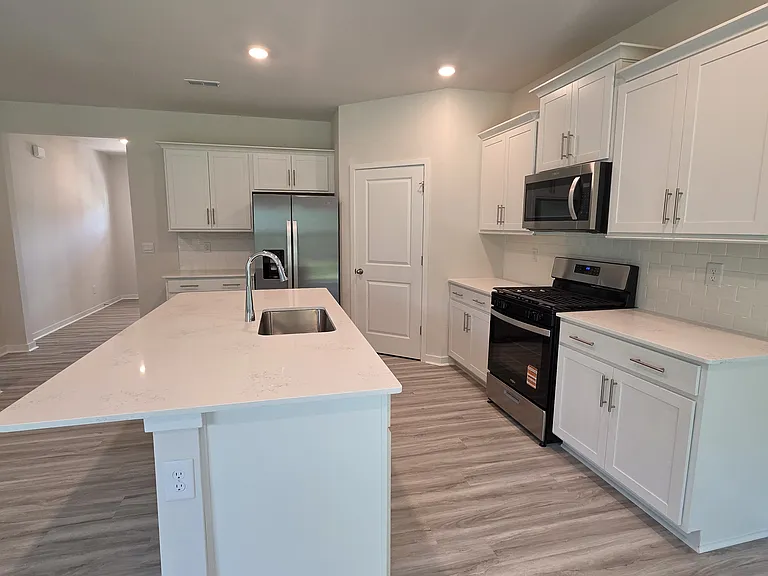 1628 Secrest Commons Dr — Photo 5