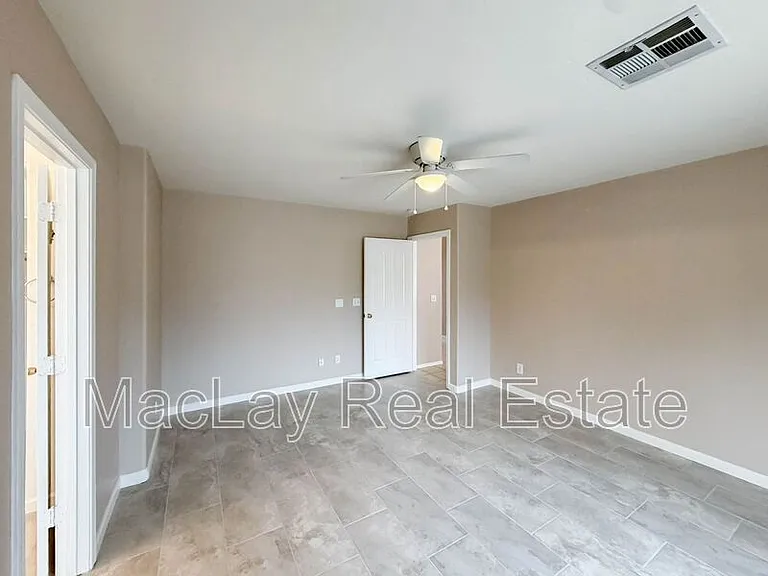 2863 E Oakland Ct — Photo 7