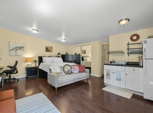 7659 Lindley Ave #A, Reseda, CA 91335