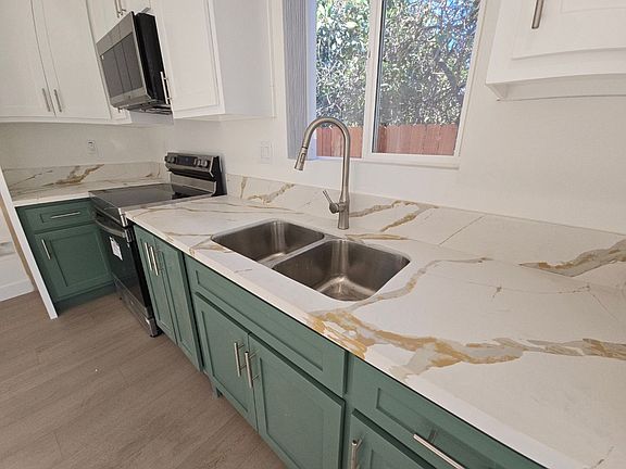 4th image of 759 W 97th St #97757