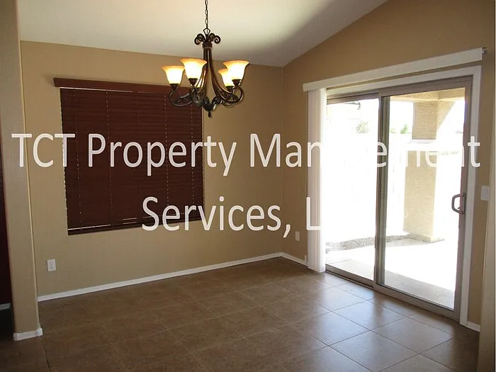 4 bed, 2.0 bath, 1651 sqft, $2,095 — Photo 4