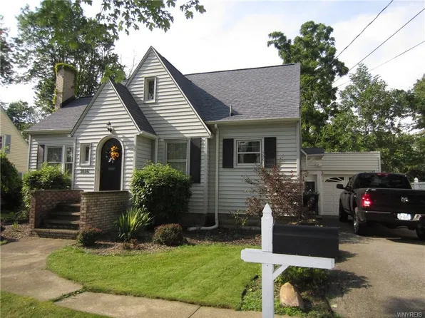9116 Champlain Ave, Niagara Falls, NY 14304