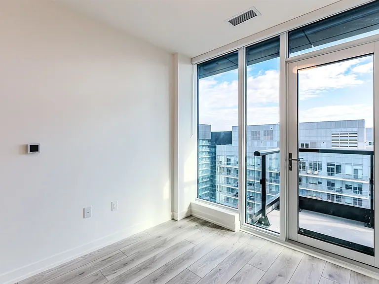 223 Redpath Ave — Photo 228