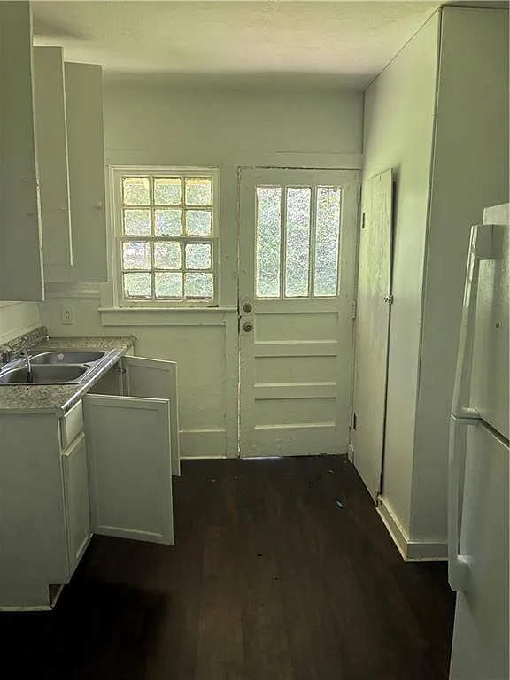2 bed, 1.0 bath, 1858 sqft, $850 — Photo 3