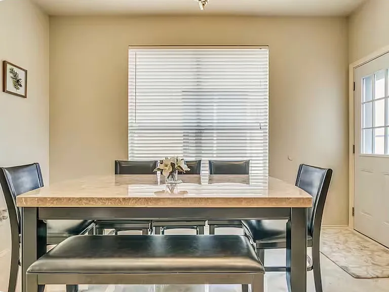1138 Jamie Dr — Photo 4