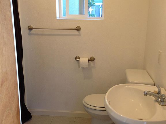 Master bedroom's bathroom