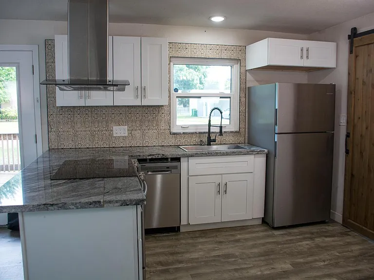 86 Hurwood Ave — Photo 17