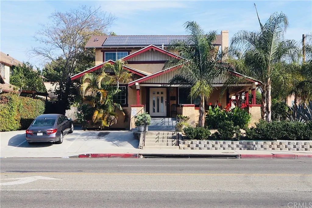 4 bed, 2046 sqft, $1,100 — Photo 1