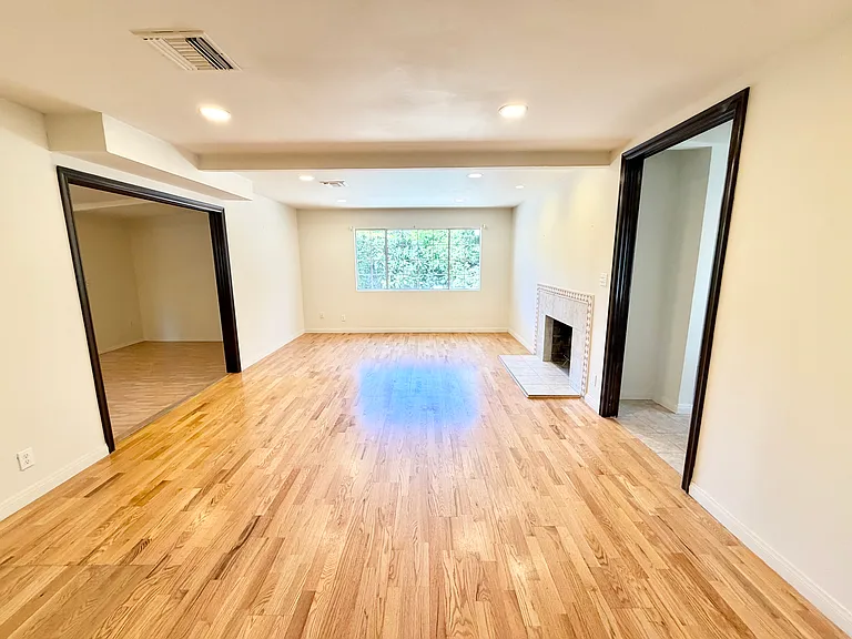 3774 La Crescenta Ave — Photo 28