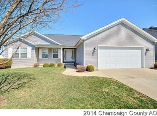 702 Dove Dr, Mahomet, IL