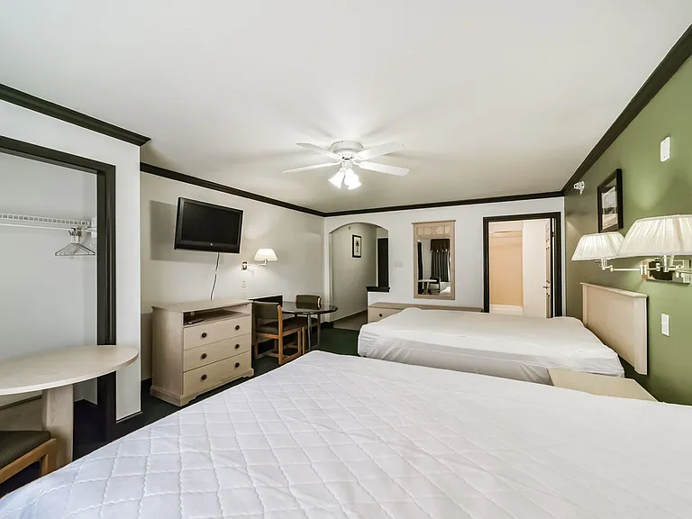 1025 Swanson St — Photo 12