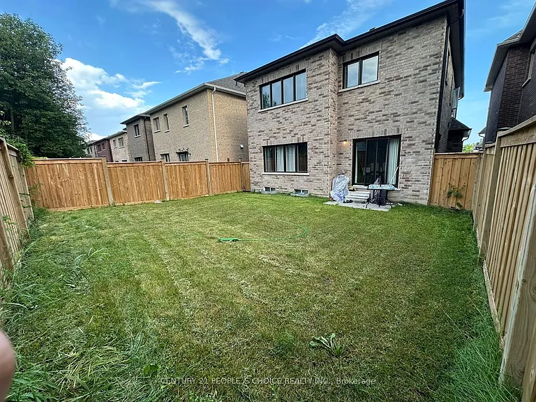 303 Fleetwood Dr — Photo 24