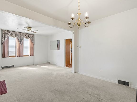 5th image of 1435 Conroy St