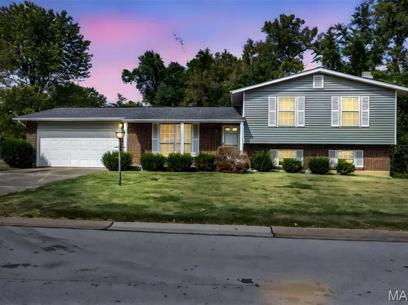 1 Oak Hill Ln, Saint Peters, MO 63376