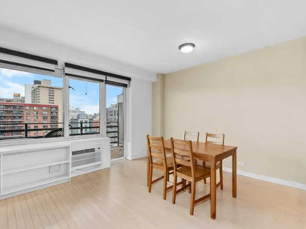 392 Central Park West image 2 of 14