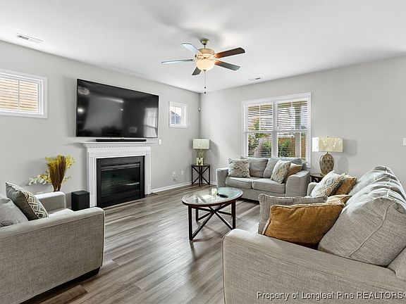 4th image of 242 Chatfield Dr